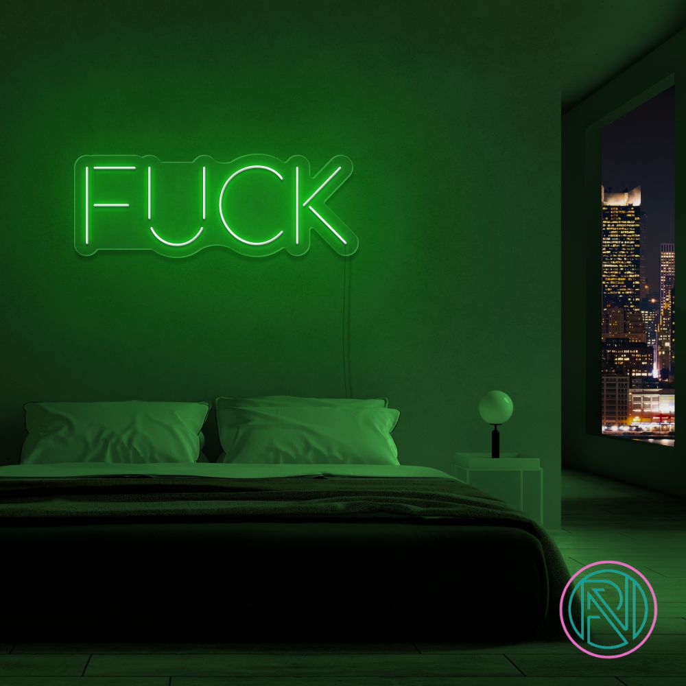 Gi ditt rom et kult og moderne preg med vårt 'fuck' led neonskilt. Velg en farge som passer ditt uttrykk og skap en atmosfære som garantert vekker oppmerksomhet. Våre led-skilt er ideelle for innendørs bruk og gir en unik belysning til ethvert innredningsprosjekt.