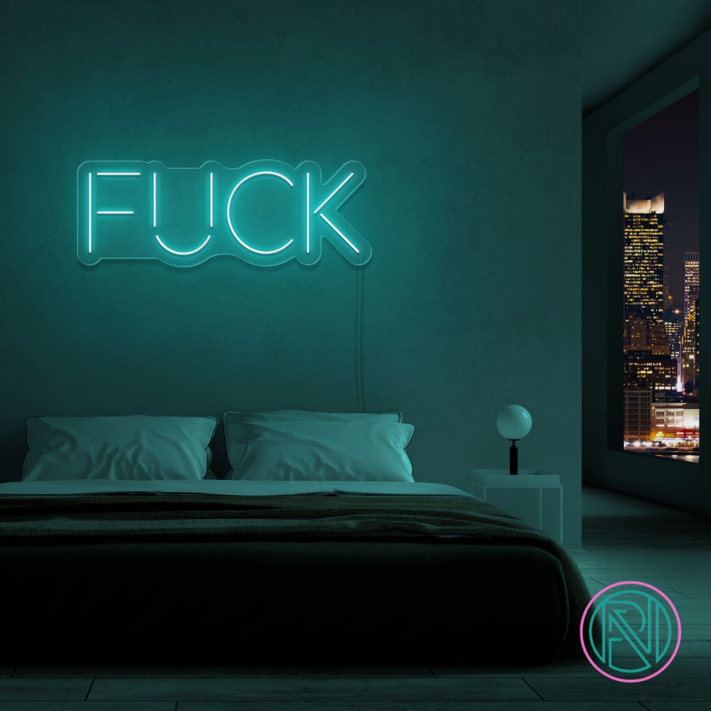Gi ditt rom et kult og moderne preg med vårt 'fuck' led neonskilt. Velg en farge som passer ditt uttrykk og skap en atmosfære som garantert vekker oppmerksomhet. Våre led-skilt er ideelle for innendørs bruk og gir en unik belysning til ethvert innredningsprosjekt.