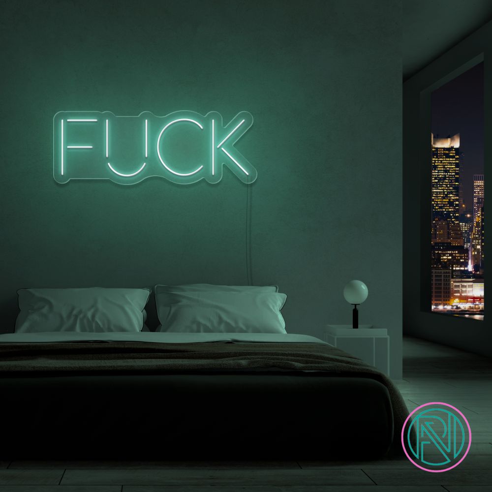 Gi ditt rom et kult og moderne preg med vårt 'fuck' led neonskilt. Velg en farge som passer ditt uttrykk og skap en atmosfære som garantert vekker oppmerksomhet. Våre led-skilt er ideelle for innendørs bruk og gir en unik belysning til ethvert innredningsprosjekt.