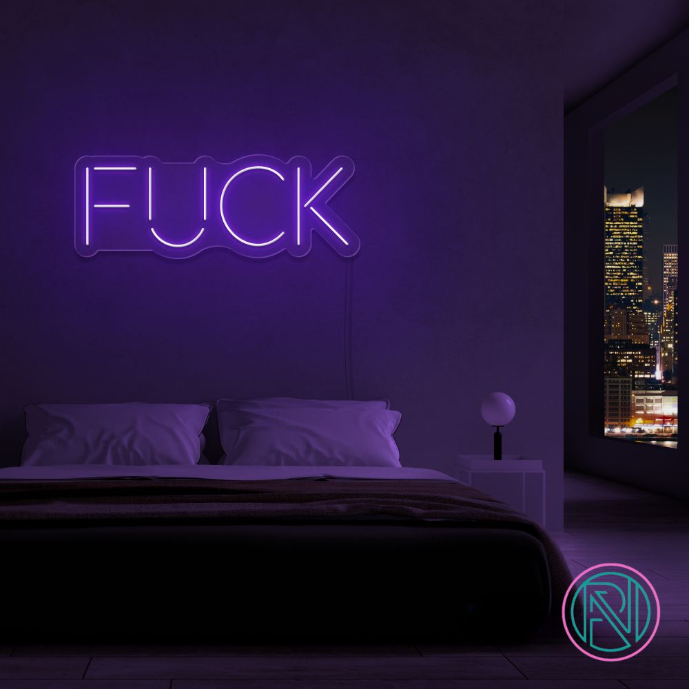 Gi ditt rom et kult og moderne preg med vårt 'fuck' led neonskilt. Velg en farge som passer ditt uttrykk og skap en atmosfære som garantert vekker oppmerksomhet. Våre led-skilt er ideelle for innendørs bruk og gir en unik belysning til ethvert innredningsprosjekt.