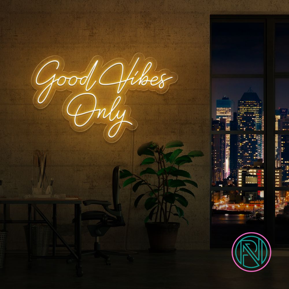 Skap en positiv atmosfære med vårt 'good vibes only' led neonskilt. Perfekt for å spre god energi og stil i ethvert rom. Med et bredt utvalg av farger tilgjengelig, kan du tilpasse neonskiltet til ditt personlige uttrykk.