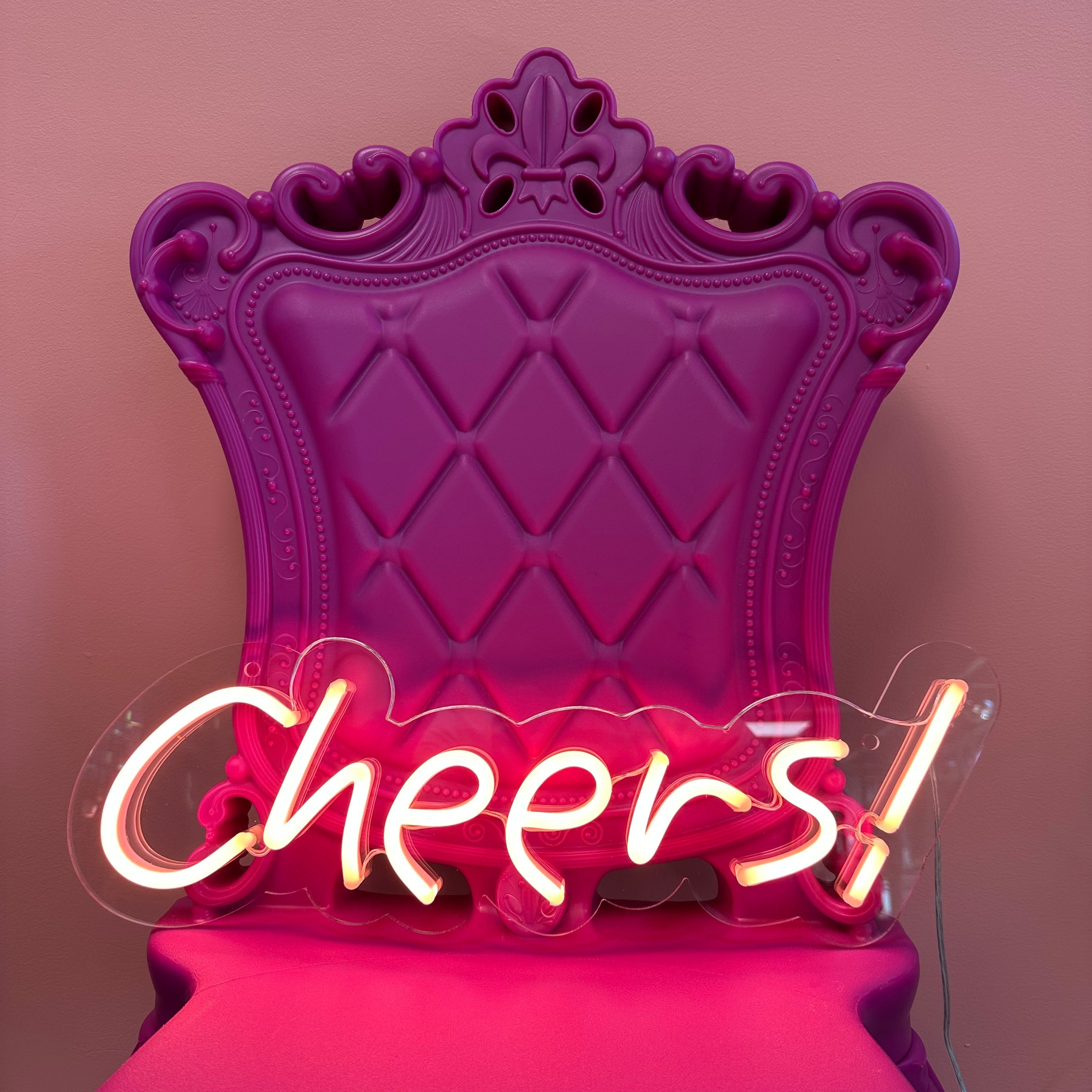 "Cheers!" Led Neonskilt. Peach pink