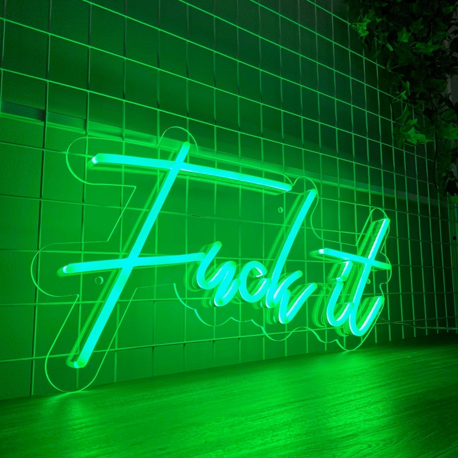 Neonskilt "Fuck it" 34x60cm. Velg ønsket farge.