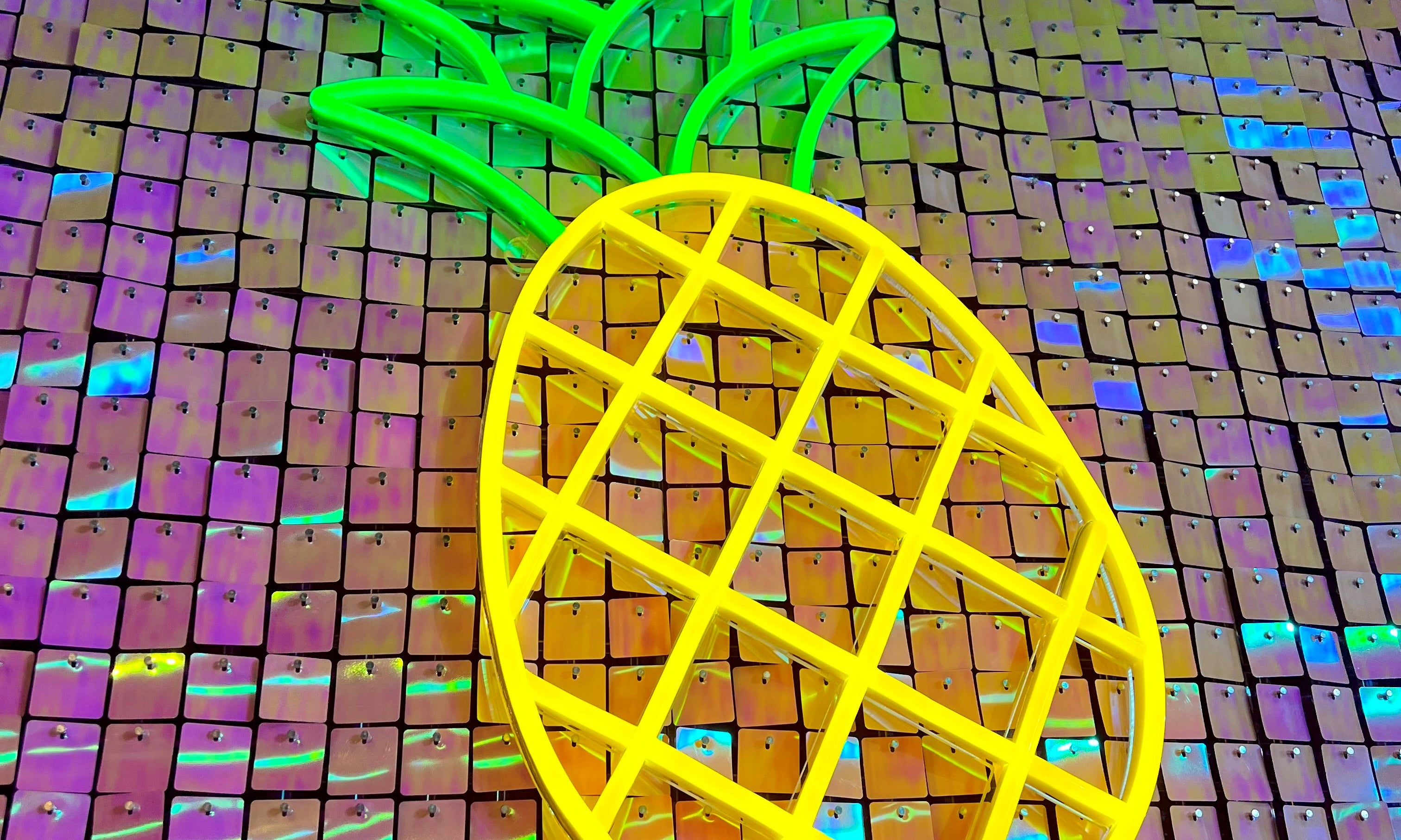 Neonskilt som gir sommerstemning