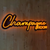 LED-neonskilt «ChampagneROOM» oransje lysstriper i sort kant.