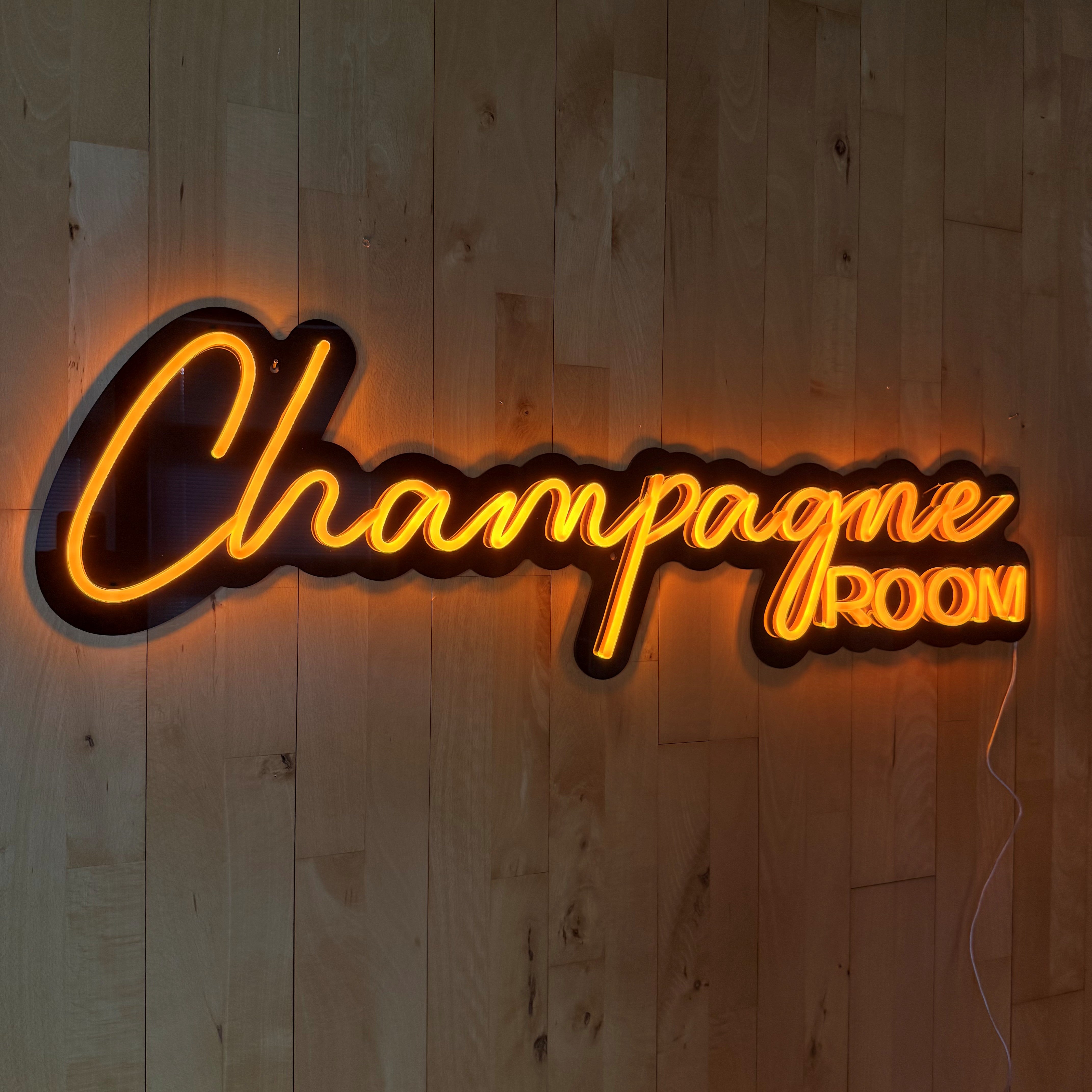 LED-neonskilt «ChampagneROOM» oransje lysstriper i sort kant.