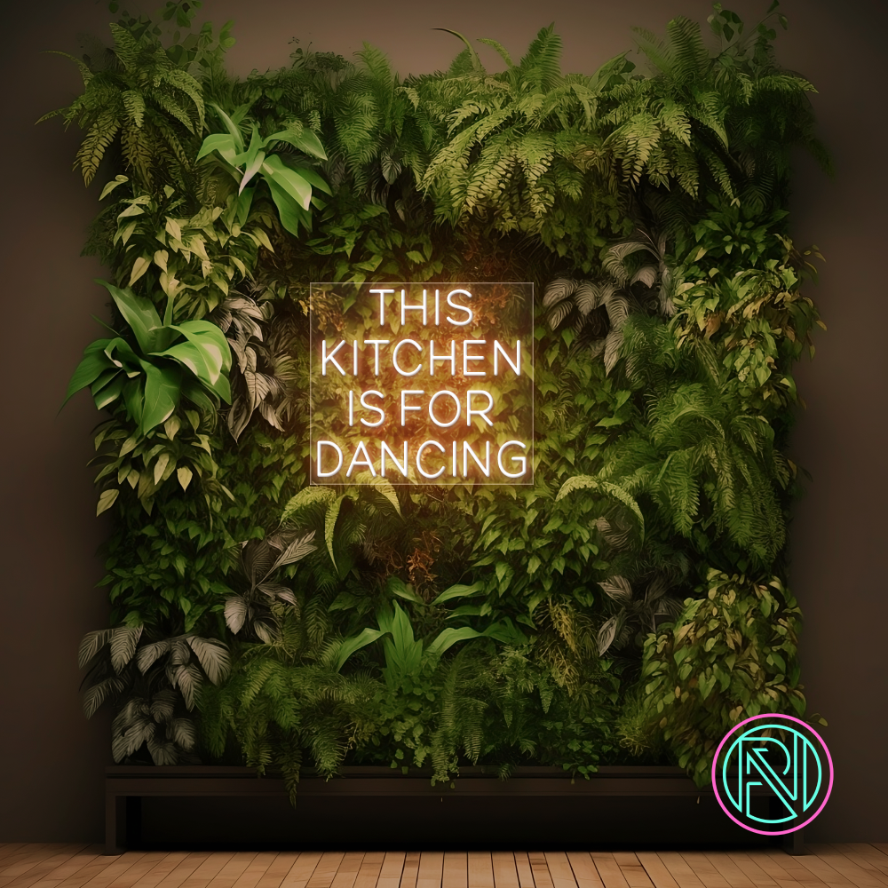 LED-neonskilt med tekst "THIS KITCHEN IS FOR DANCING" i varmglød