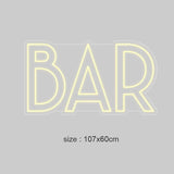 Skap en levende atmosfære med vårt 'bar' led neonskilt, designet for å tilføre stil og energi til din bar. Dette skiltet kombinerer estetikk med funksjonalitet og lyser opp rommet med valgfri farge som komplementerer ditt interiør.