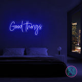 Neonskilt "Good Things" 99x47 cm. Velg ønsket farge.